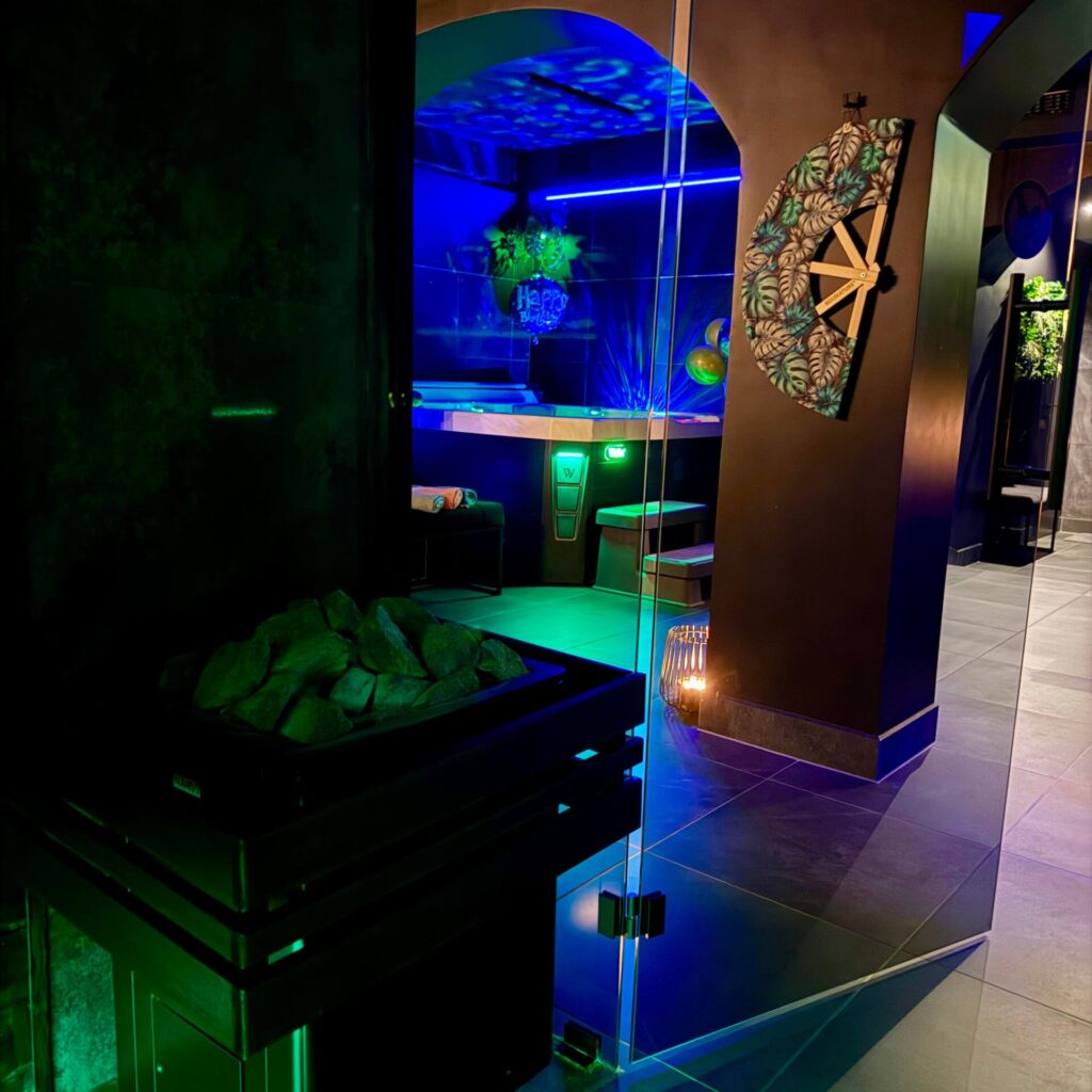 Sauna a zdrowie psychiczne, jak regularne saunowanie redukuje stres, poprawia sen i wspiera regenerację umysłową